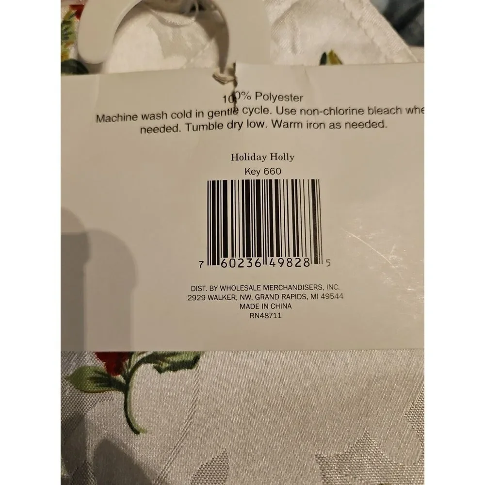 NWT December‎ Home fabric runner 13